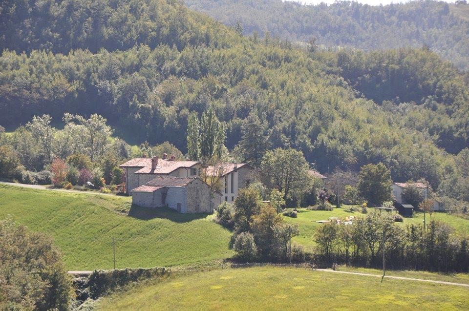 Borgo Pianello Holiday Homes And Winery Lizzano In Belvedere Exterior photo